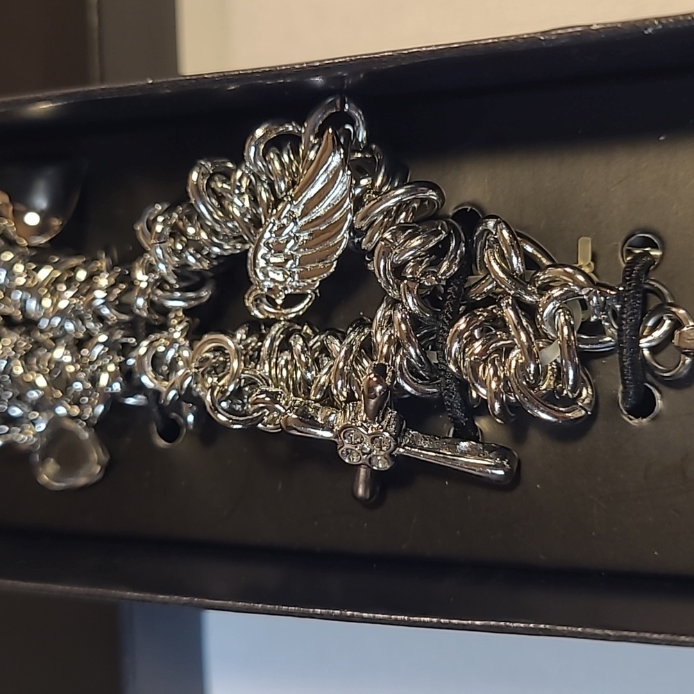New In Box Avon Silver Charm Cross Watch Bracelet - Picture 6 of 7